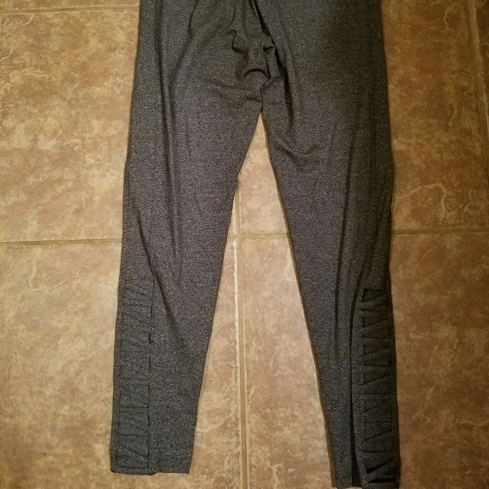 VICTORIA SECRET SPORT CRISS CROSS ANKLE LEGGING LG